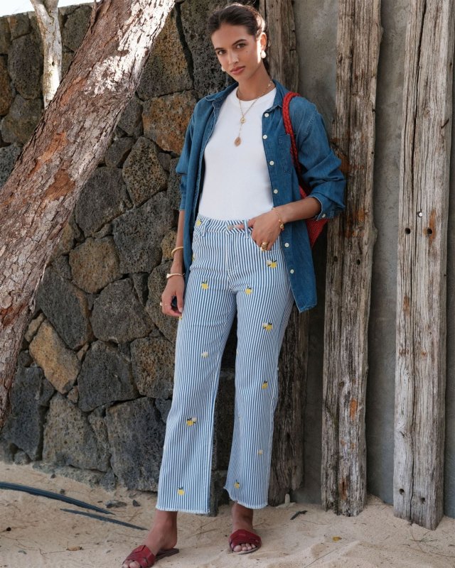 Jean à rayures avec des...