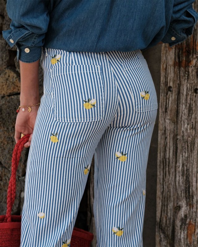 Jean à rayures avec des citrons brodés
