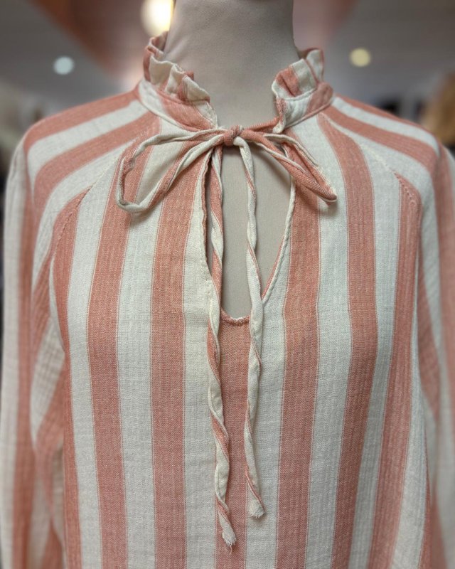 Blouse nouée à grosses rayures orange et écru