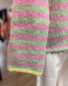 Pull à rayures vertes et roses