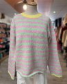 Pull à rayures vertes et roses