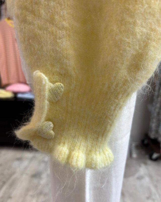 Gilet tout doux jaune à boutons coeurs