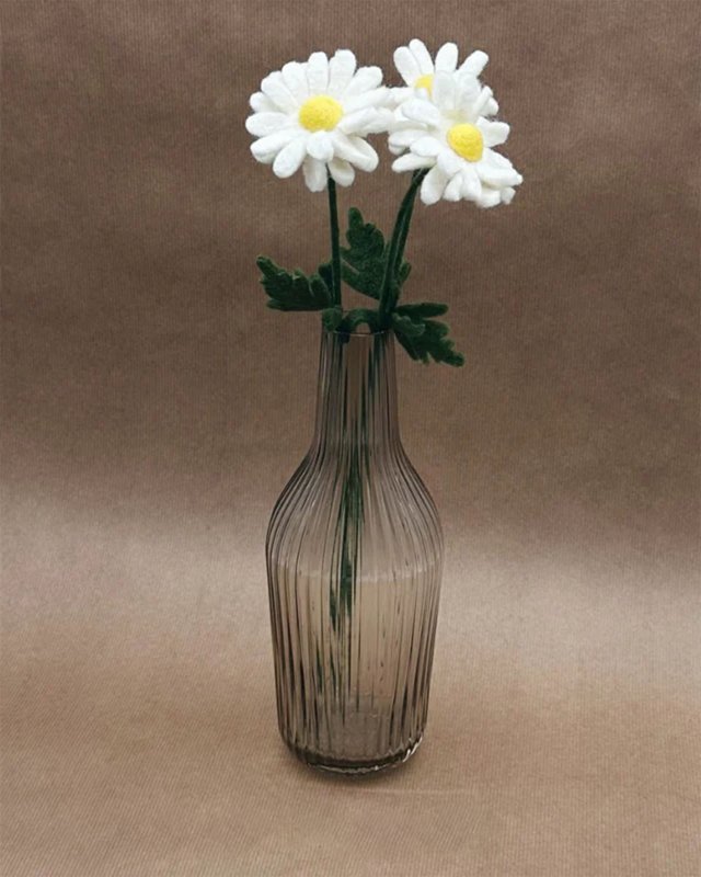 Marguerite décorative en laine feutrée