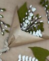 Branche de bourgeons blancs en laine