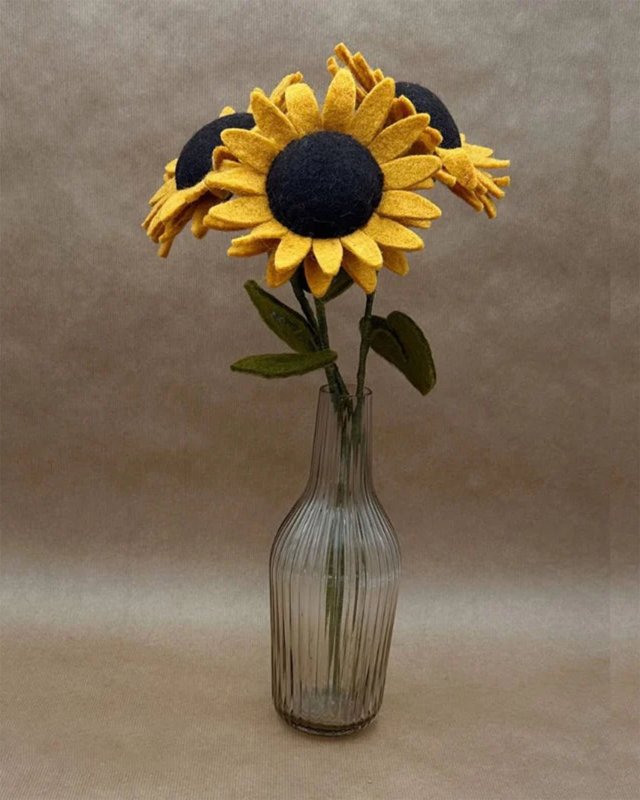 Fleur de tournesol décoratif en laine feutrée