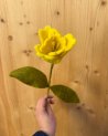 Tulipe jaune décorative en laine feutrée