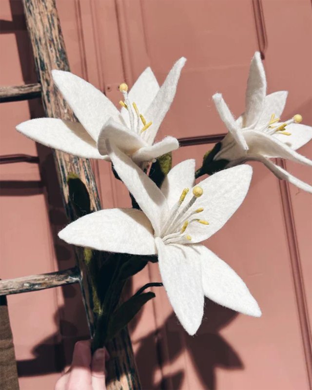 Fleur de lys décorative en laine feutrée