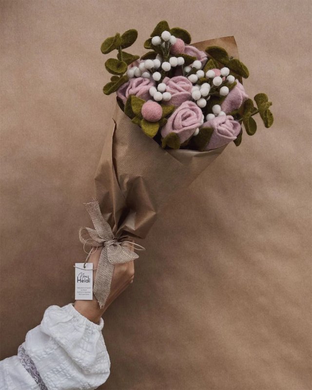 Branche de gypsophile décorative en feutrine