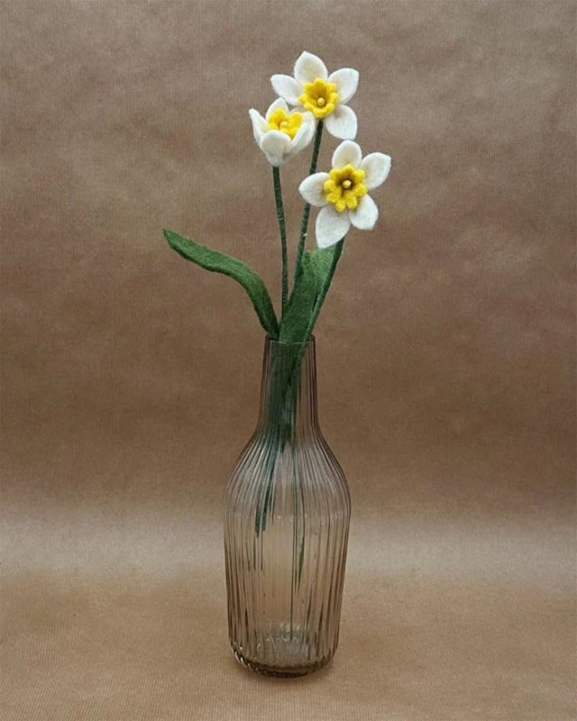 Jonquille blanche décorative en feutrine