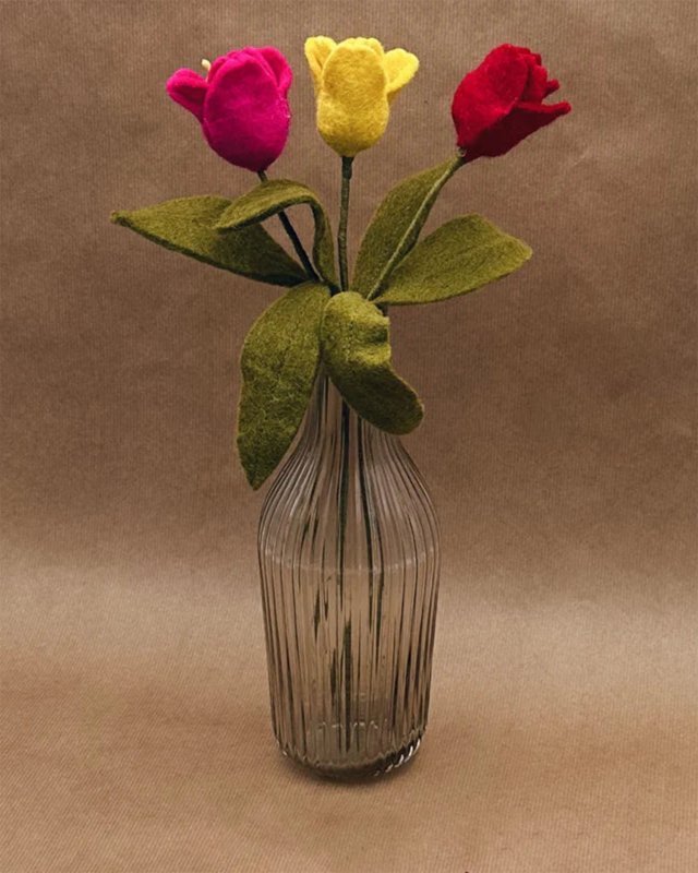 Tulipe rouge décorative en laine feutrée