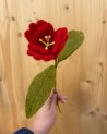 Tulipe rouge décorative en laine feutrée