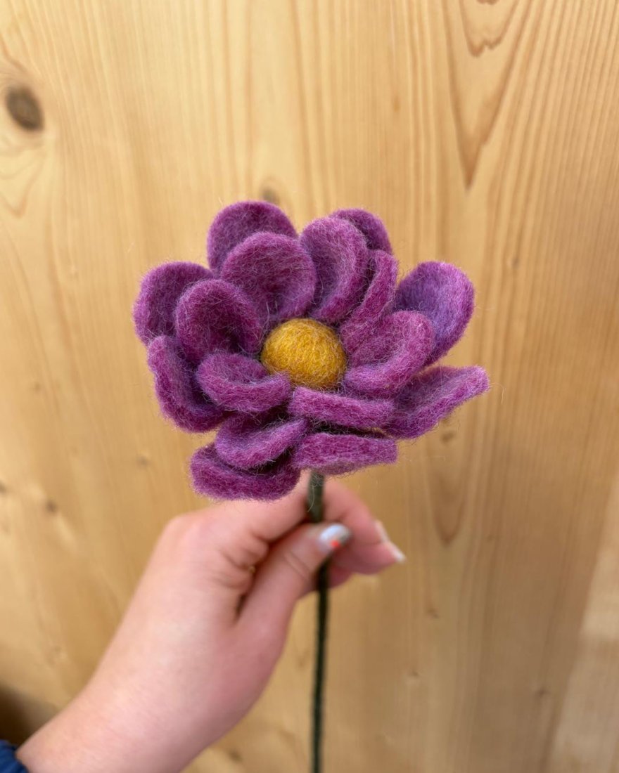 Anémone décorative violette claire en feutrine