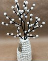 Vase boule blanc en laine feutrée