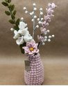 Vase boule rose clair en laine feutrée