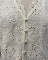 Blouse en broderie anglaise avec des manches courtes