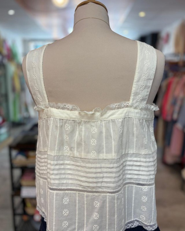 Caraco écru en broderie romantique