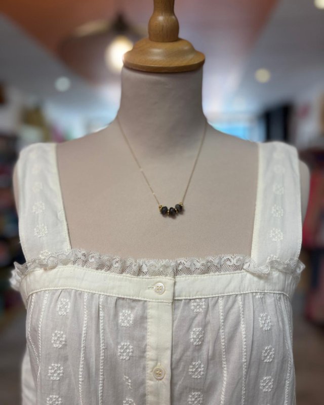 Caraco écru en broderie romantique