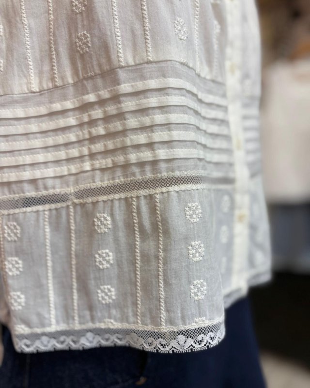 Caraco écru en broderie romantique