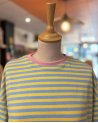 T-shirt rayé jaune et bleu