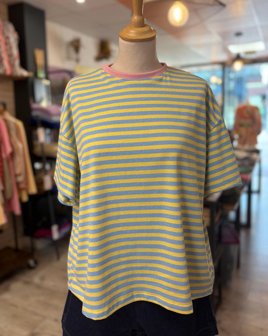 T-shirt rayé jaune et bleu