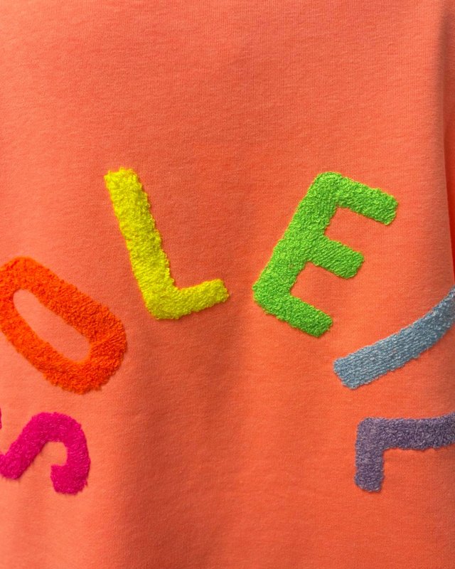 Sweat orange à message "Soleil" multicolore