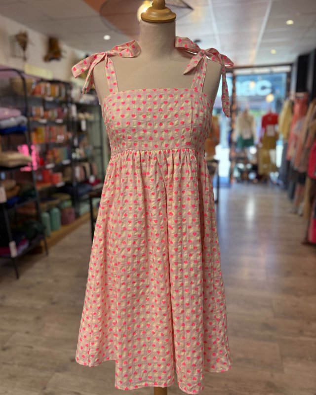Robe courte à petits coeurs...