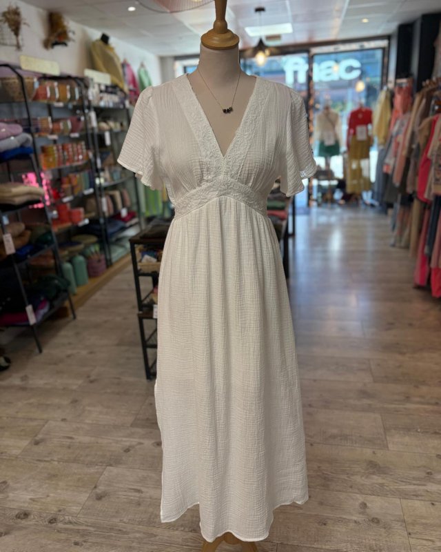 Longue robe blanche en gaze...