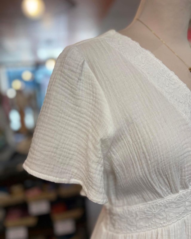 Longue robe blanche en gaze de coton