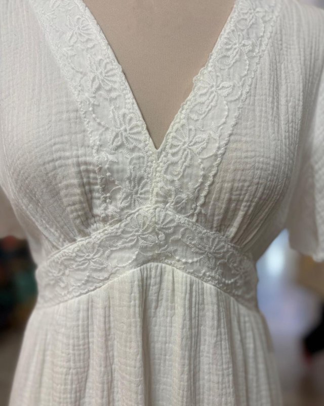 Longue robe blanche en gaze de coton