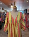 Longue robe ample à rayures jaunes, oranges et vertes