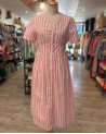 Robe midi à rayures roses et blanches