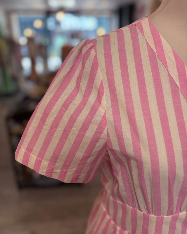 Robe midi à rayures roses et blanches