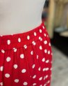 Jupe-short courte rouge à pois blancs