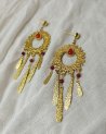 Boucles d'oreilles chandelier dorées à pierre fuchsia
