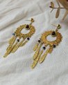 Boucles d'oreilles chandelier dorées à pierre marine