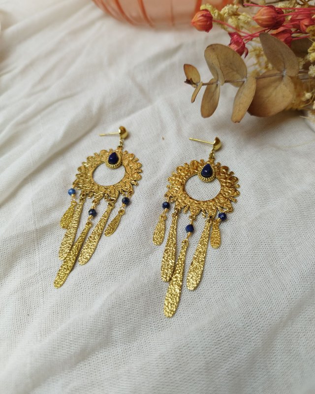 Boucles d'oreilles chandelier dorées à pierre marine