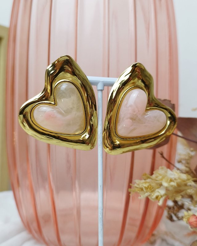 Boucles d'oreilles coeurs dorés et rose nacré