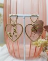 Boucles d'oreilles coeurs transparents et fleurs séchées