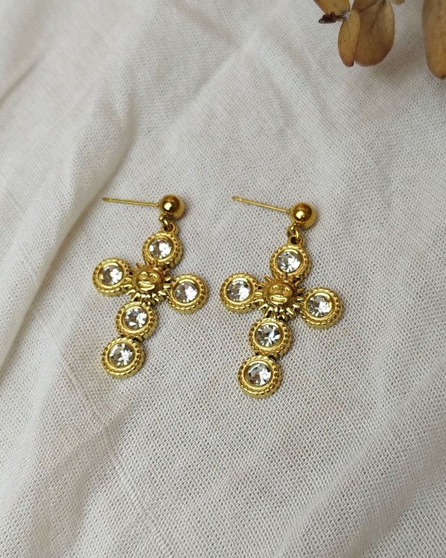 Boucles d'oreilles croix en acier doré et strass