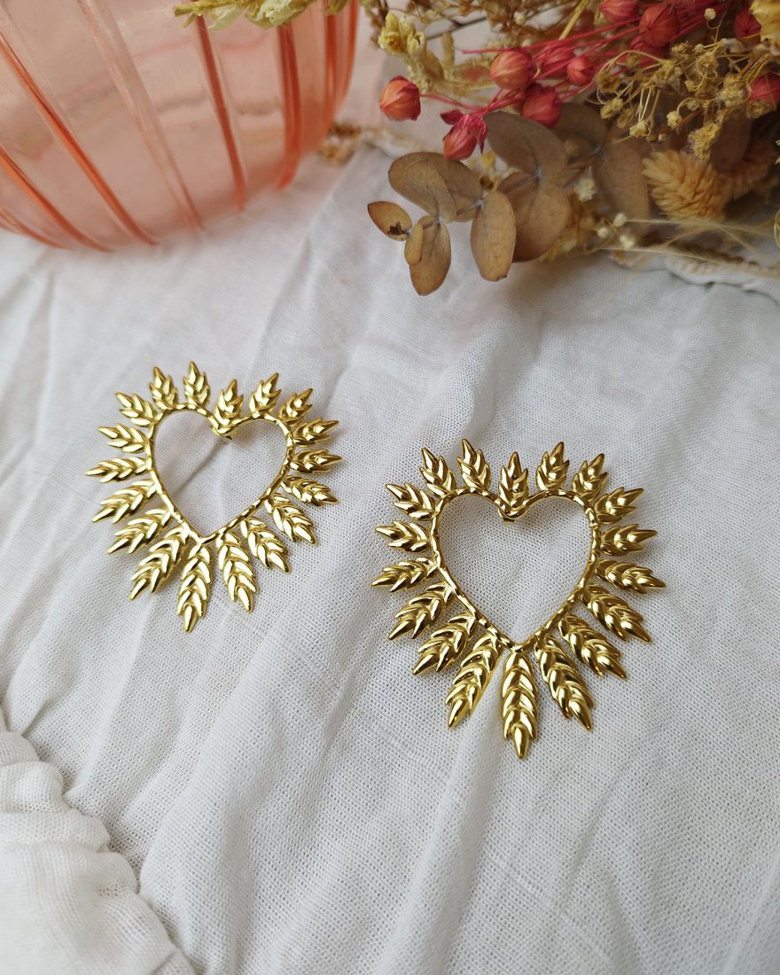 Boucles d'oreilles coeur entouré de feuilles dorées