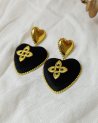 Boucles d'oreilles coeurs en velours noir et acier doré