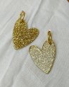 Petites créoles en acier avec un coeur pailleté doré