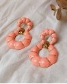 Boucles d'oreilles à anneaux torsadés saumon rosé