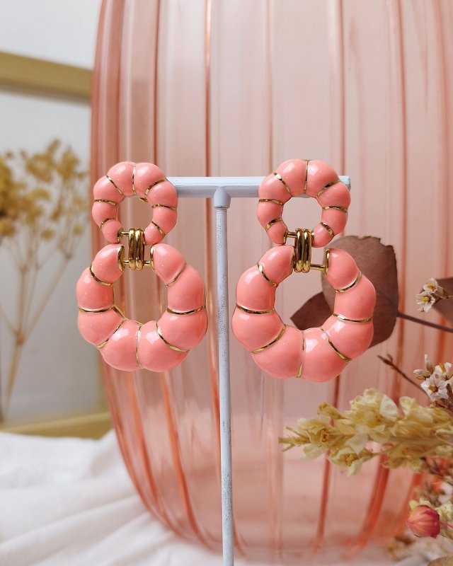 Boucles d'oreilles à anneaux torsadés saumon rosé
