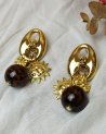 Grosses boucles d'oreilles à maillon doré et breloques