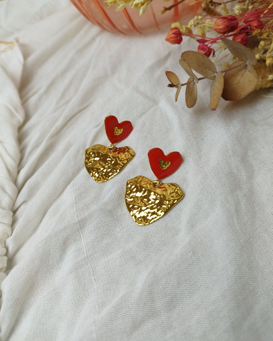 Boucles d'oreilles à coeur rouge et coeur martelé