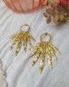 Grandes boucles d'oreilles à plumes dorées
