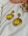 Boucles d'oreilles marguerites jaunes ensoleillées