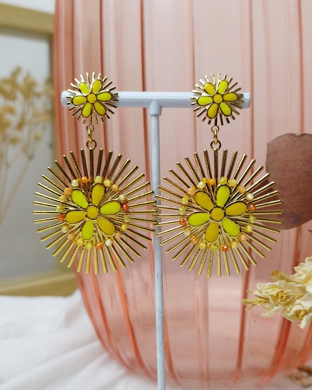 Boucles d'oreilles marguerites jaunes ensoleillées