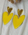 Boucles d'oreilles à coeurs jaunes et dorés